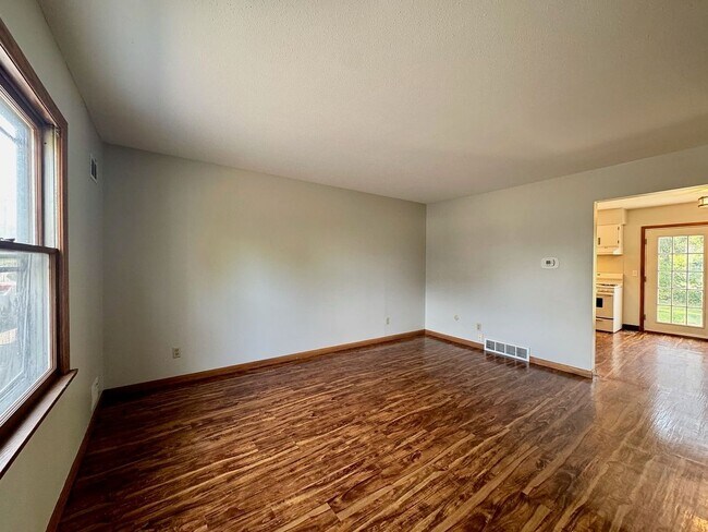 Photo - 804-810 Powell Ave Unit 806