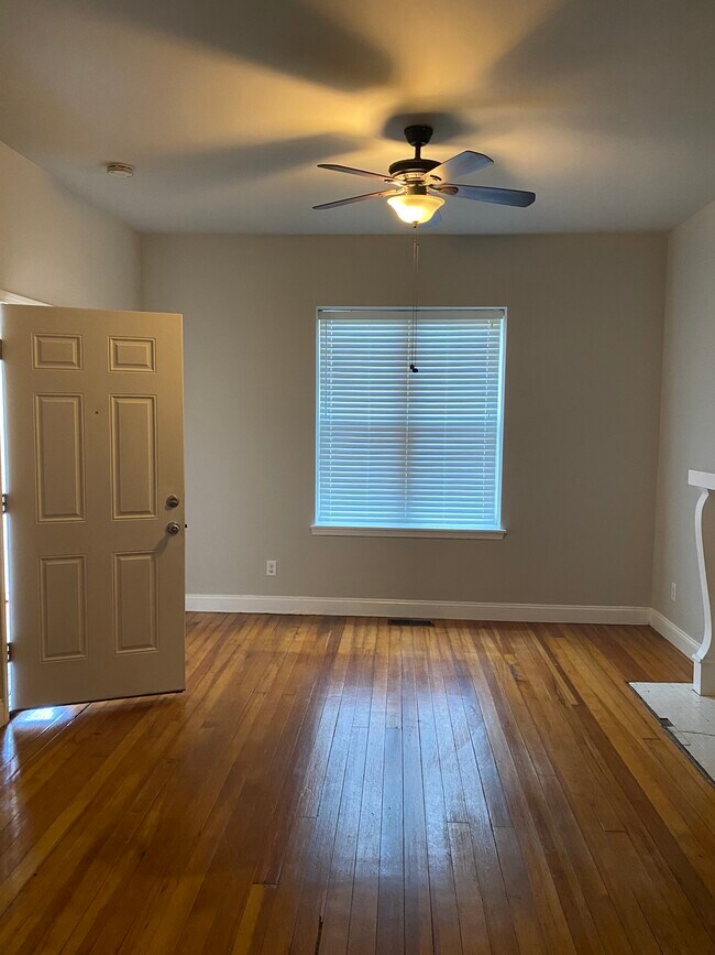 Photo - 5936-5938 Unit 5936A