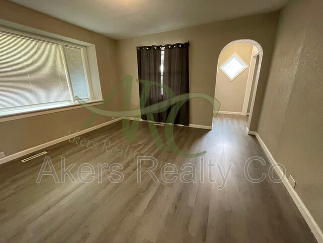 Photo - 1640 E Orman Ave