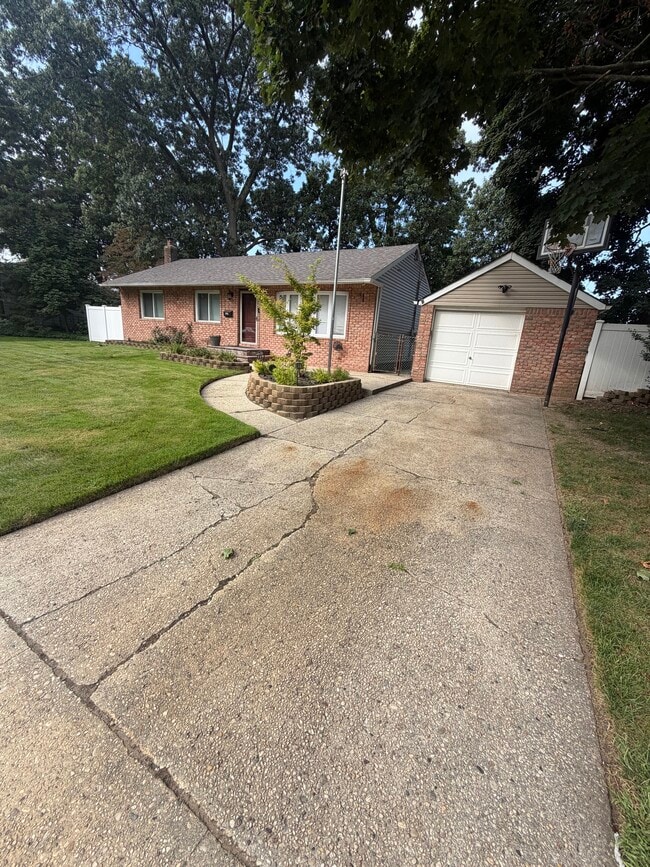 958 Laurel Pl