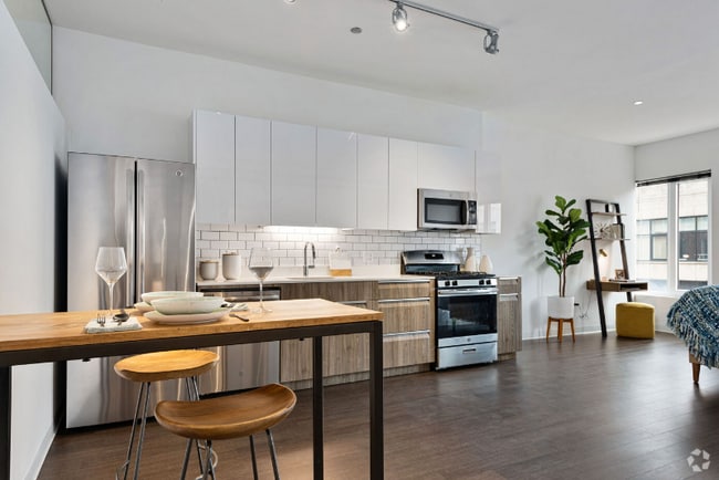 Building Photo - 2014 N Milwaukee Ave Rental