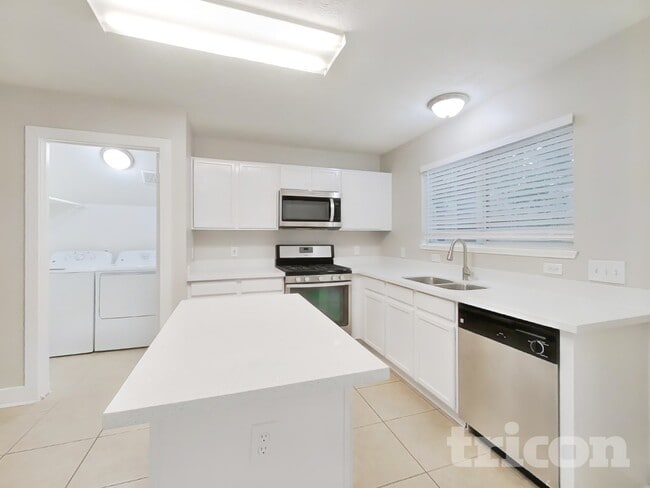 Photo - 18167 Woodsdale Ct