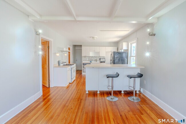 Building Photo - 53-55-55 Davis Ave Unit B
