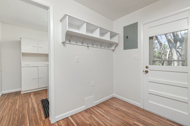 Photo - 565 Jack Pine Ct