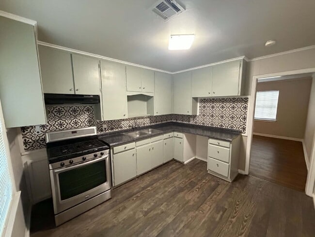 Photo - 2 Bedroom, 1 Bath, 1 Car Garage