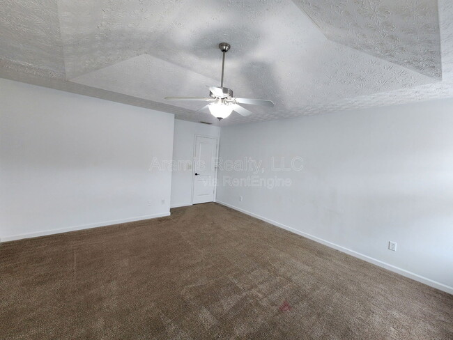 Photo - 687 Georgetown Ct