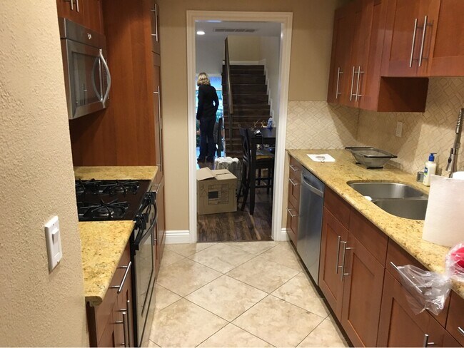 Photo - 6540 Hayvenhurst Ave