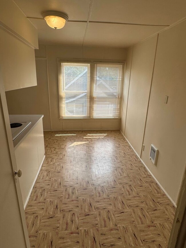 Photo - 2 Bedroom in Triplex Near Downtown and Campus Unit 1645 Mill St. #3