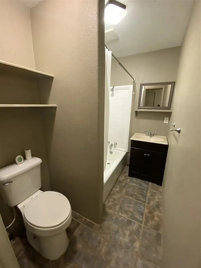 Photo - 2795 Dennis St