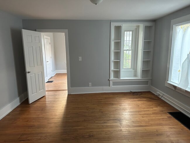 Building Photo - 5 N Church St Unit 5 Rental