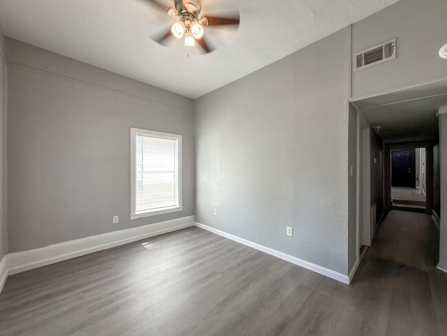 Building Photo - 908 S 19th St Unit B