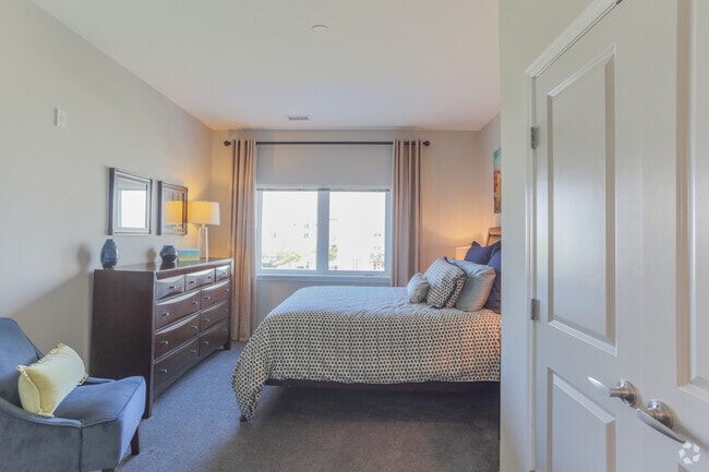 2BR,2BA,-Madison