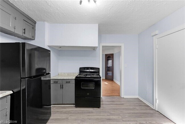 Photo - 876 Eloise Dr Unit Lower