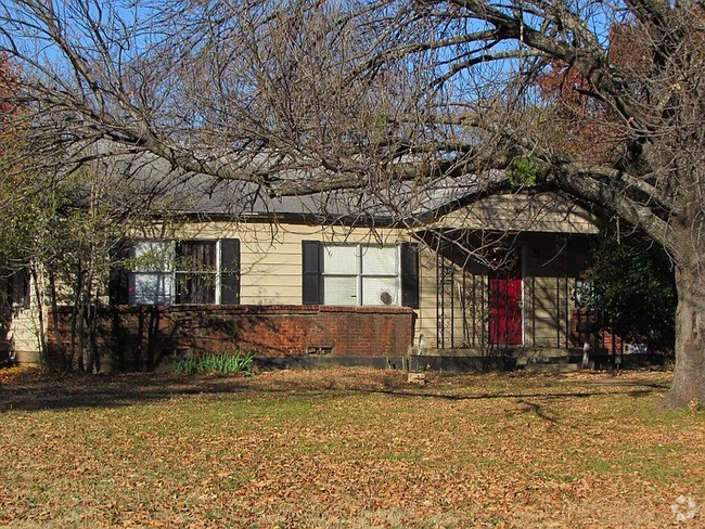 Building Photo - 317 W 11th St Rental