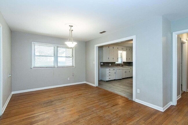 Photo - 4212 42nd St