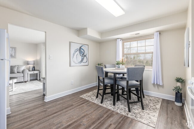 2BR, 1BA - 894SF - Dining Room - Security Park Apartments