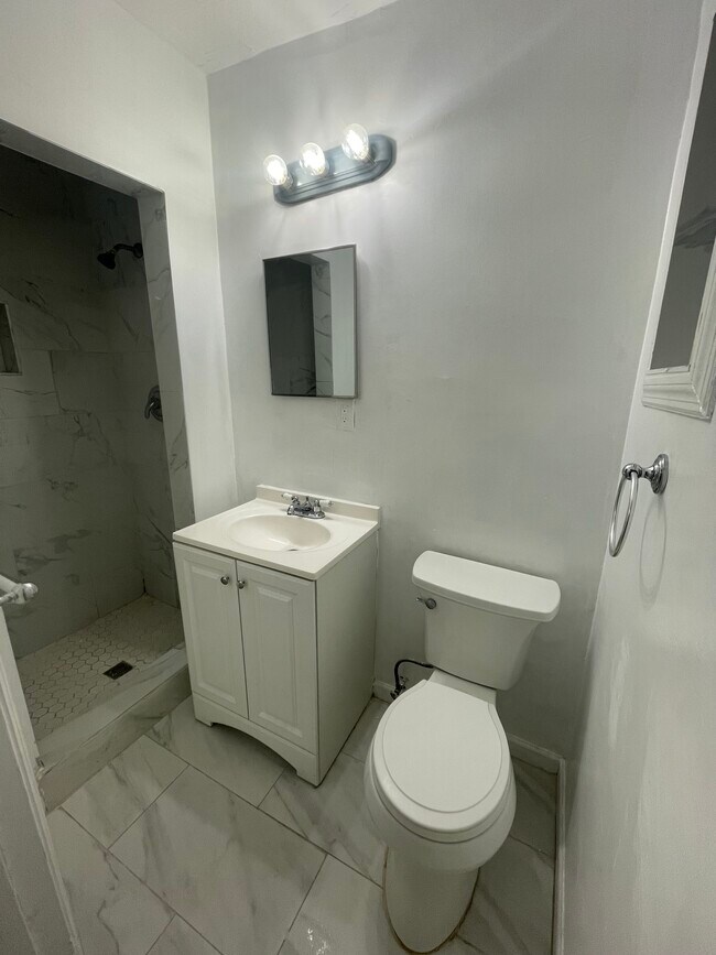 Photo - 4520 Fairview St