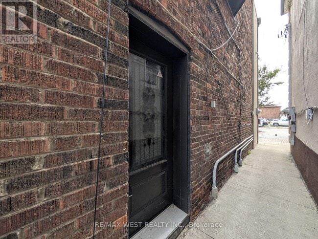 Photo - 1761 Keele St