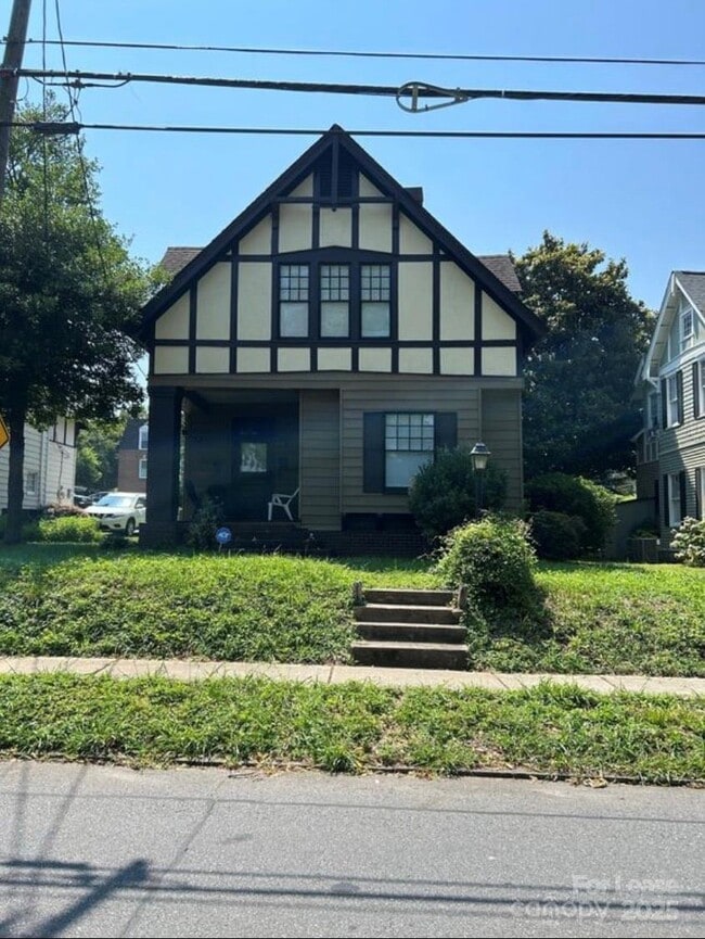 Building Photo - 305 N Ellis St Rental