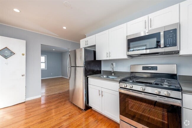 Building Photo - 156 Lower Main St Rental