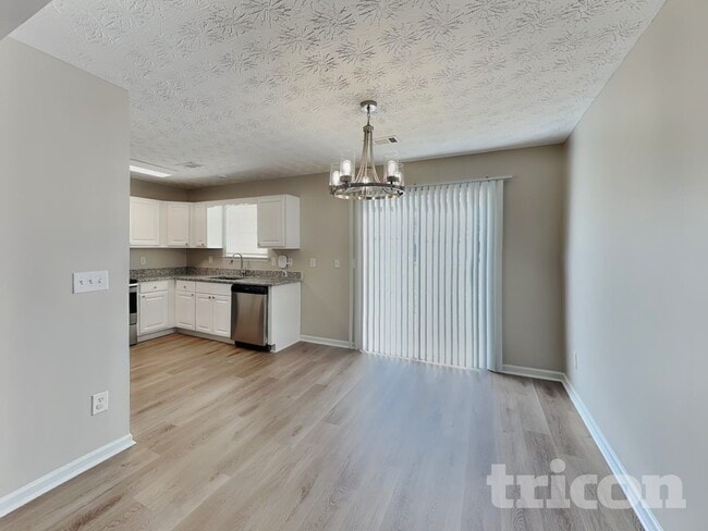 Photo - 1740 Formosa Ln