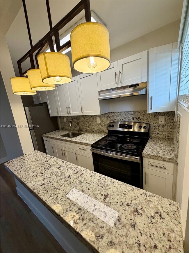 Photo - 11344 SW 2nd St Unidad FRONT