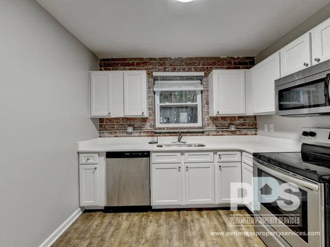 Photo - 235 Lampkin St NE