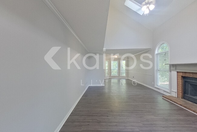 Photo - 835 Ashley Ln