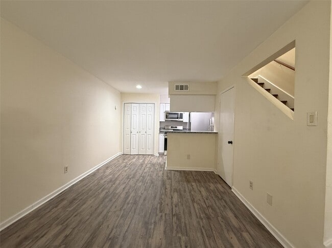 Building Photo - 2100 Wilcrest Dr Unit 107 Rental