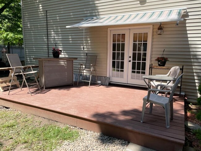 Deck - 124 E Mill St Unit Burshiallie III