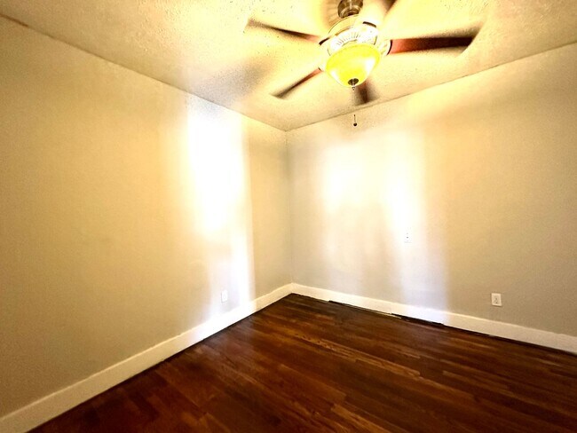 Photo - Pre-Leasing 2 bed 1 bath close to Texas Tech! Unit A