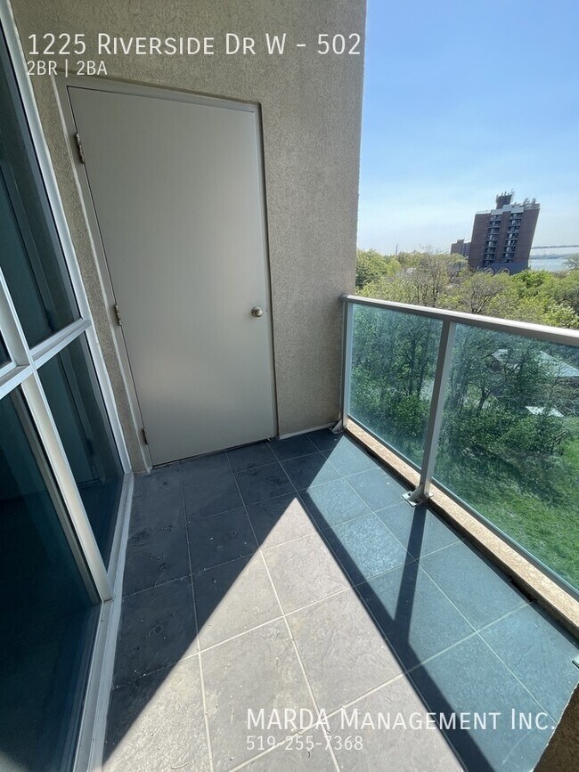 Photo - WATERFRONT CONDO 2 BED/2 BATH CONDO -RIVERSIDE DR + HYDRO & GAS! Unit 502