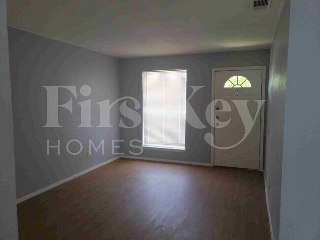 Photo - 6537 La Grange Dr