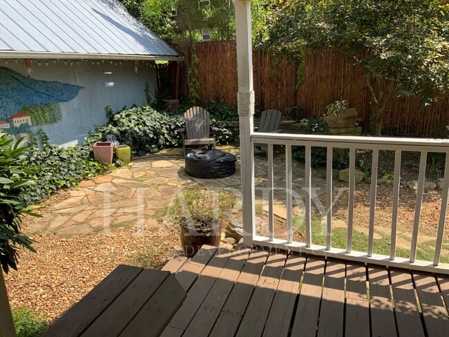 Photo - 616 E 12th St SE