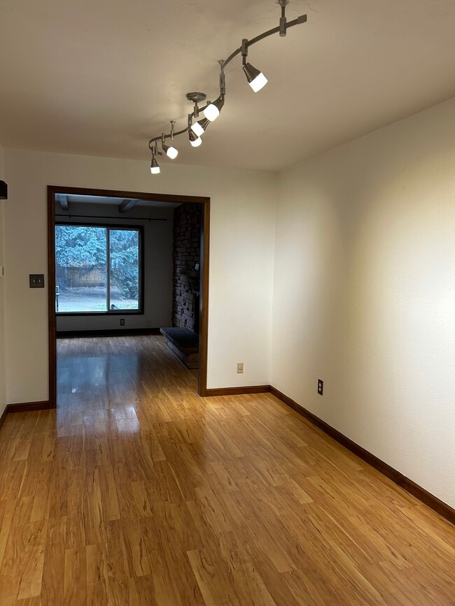 Photo - 435 E Drake Rd