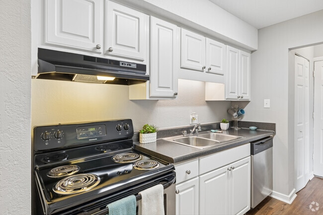 Duke 2 habitaciones, 1.5 baños - 950 pies cuadrados - Cocina - Chapel Tower - Students save up to 10%!