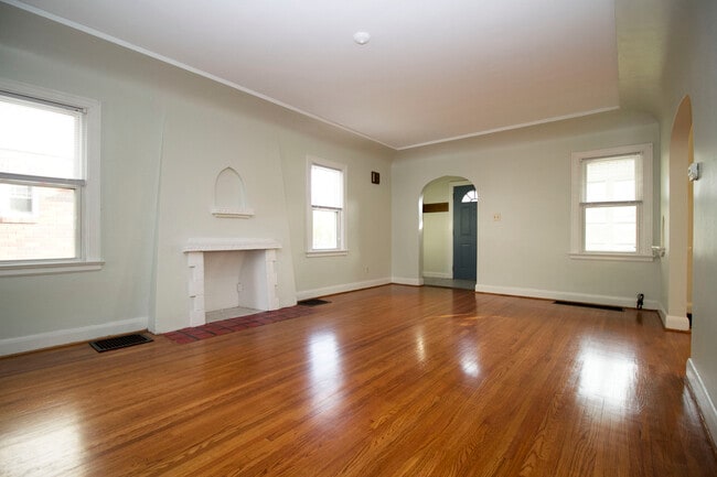 Photo - 3633 Elmhurst Rd