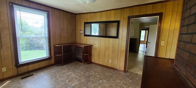Photo - 4BR, 1BA SFH on Large Lot