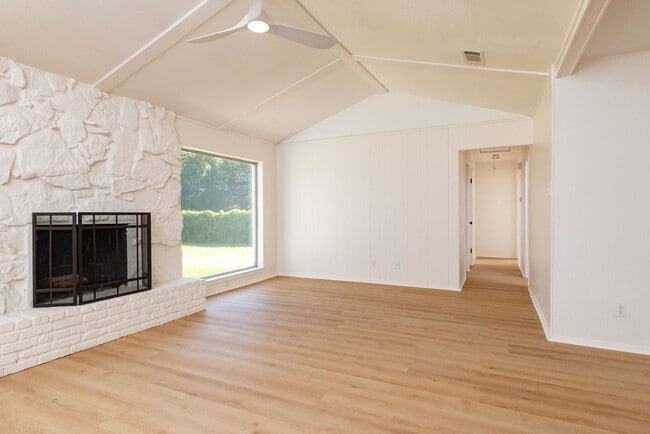 Photo - 2212 Ridge Ln