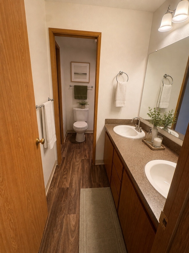 Photo - Lakeview Court Apartments