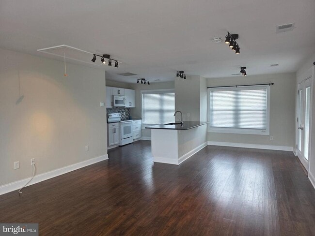 Photo - 5230 Breezy Point Rd