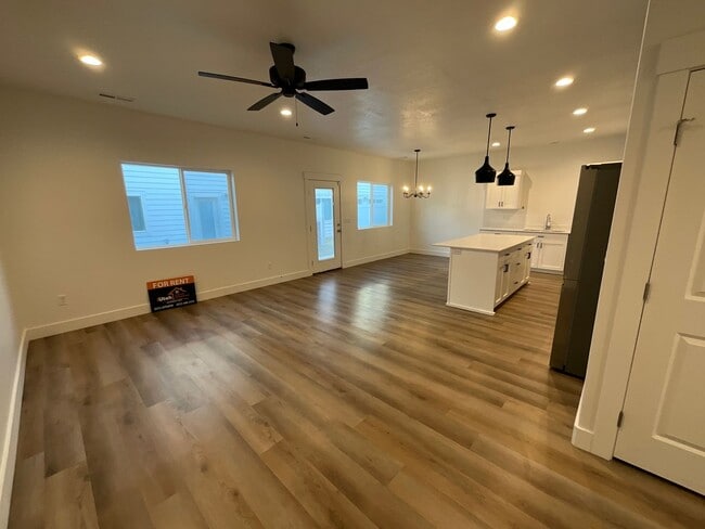 Photo - 3 bedroom 2.5 Bath Townhouse