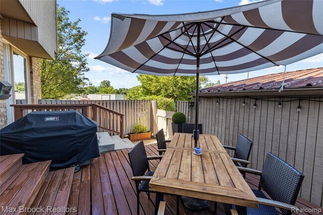 Photo - 704 Oakbrook Ridge Dr