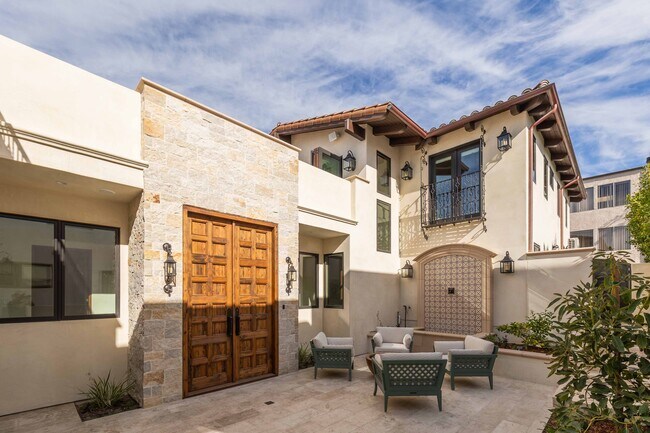 Photo - 2546 Manhattan Ave Casa