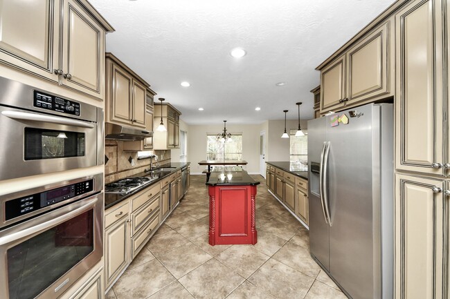 Photo - 1024 Glenview Dr