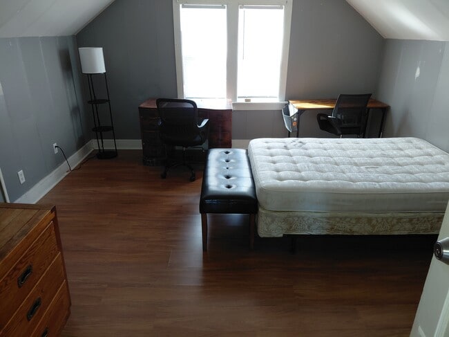 21 Haendel St Unit 2nd and 3rd floor