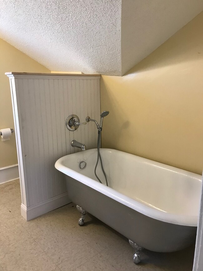 Baño - 1219 Grace Ave