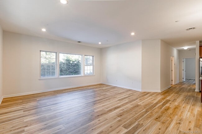 Photo - 975 Main St Unit 12