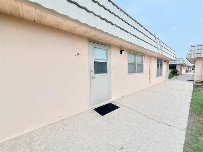 Building Photo - 201 Bedford Trail Unit 121