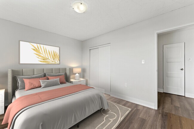 Photo - 3063 Kingsway Dr